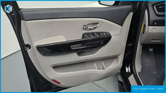 KIA CARNIVAL 9-SEATER PRSTIGE