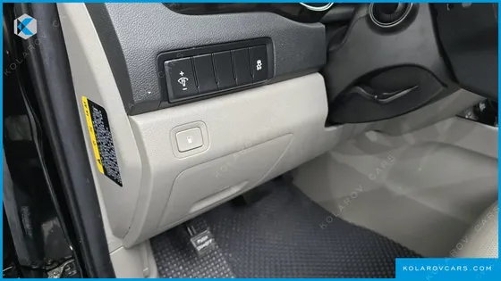 KIA CARNIVAL 9-SEATER PRSTIGE