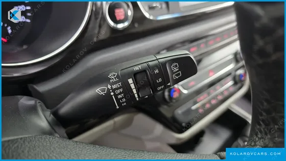 KIA CARNIVAL 9-SEATER PRSTIGE