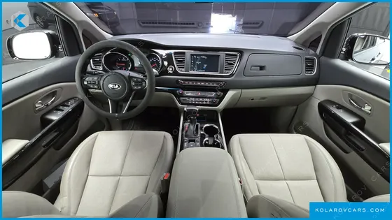 KIA CARNIVAL 9-SEATER NOBLESSE