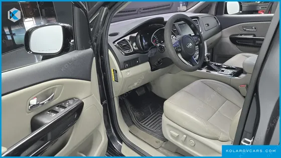 KIA CARNIVAL 9-SEATER NOBLESSE