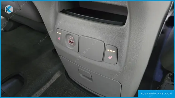 KIA CARNIVAL 9-SEATER NOBLESSE