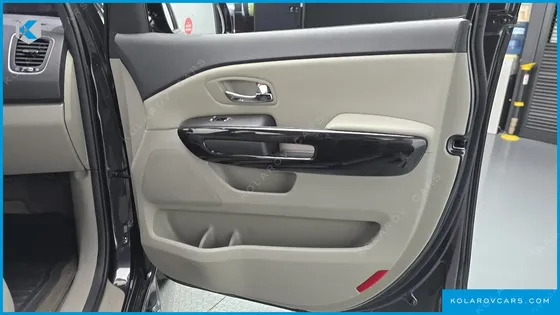 KIA CARNIVAL 9-SEATER NOBLESSE