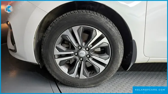 KIA CARNIVAL 9-SEATER LUXURY