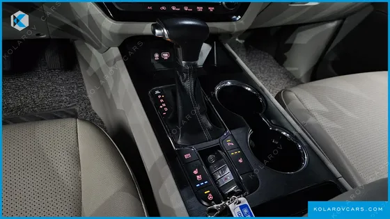 KIA CARNIVAL 9-SEATER LUXURY
