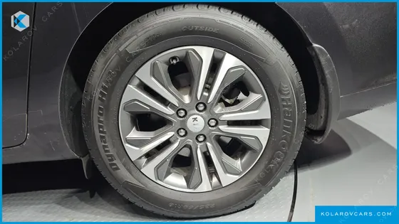 KIA CARNIVAL 9-SEATER LUXURY