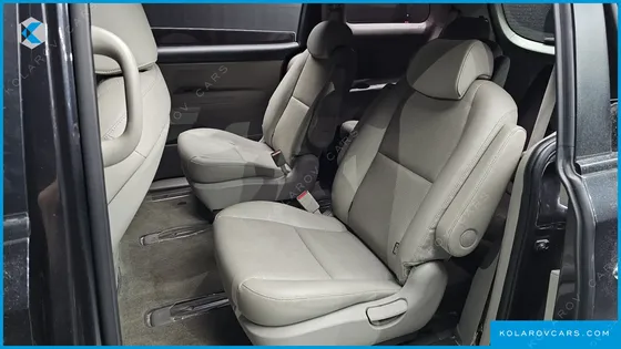 KIA CARNIVAL 9-SEATER LUXURY