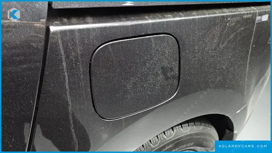 KIA CARNIVAL 9-SEATER LUXURY