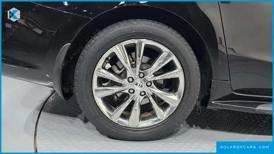 KIA CARNIVAL GASOLINE 9-SEATER NOBLESSE SPECIAL