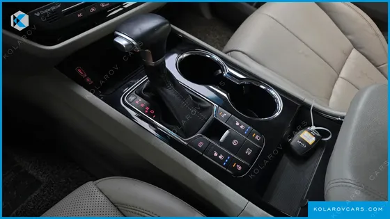 KIA CARNIVAL GASOLINE 9-SEATER NOBLESSE SPECIAL