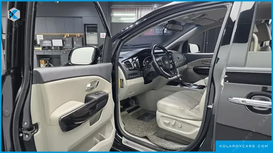 KIA CARNIVAL GASOLINE 9-SEATER NOBLESSE SPECIAL