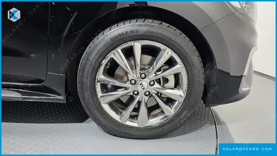 KIA CARNIVAL GASOLINE 9-SEATER NOBLESSE SPECIAL