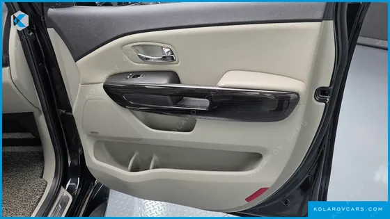 KIA CARNIVAL GASOLINE 9-SEATER NOBLESSE SPECIAL