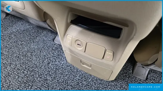 KIA CARNIVAL 9-SEATER HI-LIMOUSINE