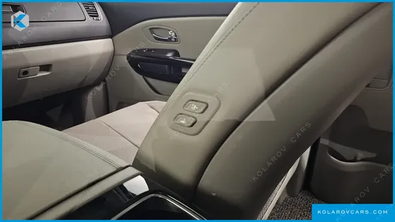 KIA CARNIVAL 9-SEATER NOBLESSE SPECIAL