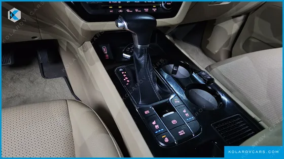 KIA CARNIVAL 9-SEATER HI-LIMOUSINE