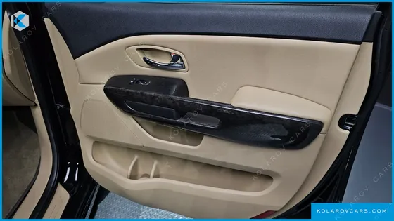 KIA CARNIVAL 9-SEATER HI-LIMOUSINE