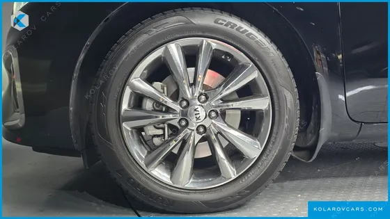 KIA CARNIVAL GASOLINE 9-SEATER NOBLESSE SPECIAL