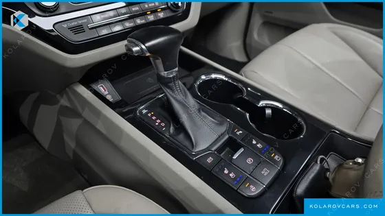 KIA CARNIVAL GASOLINE 9-SEATER NOBLESSE SPECIAL