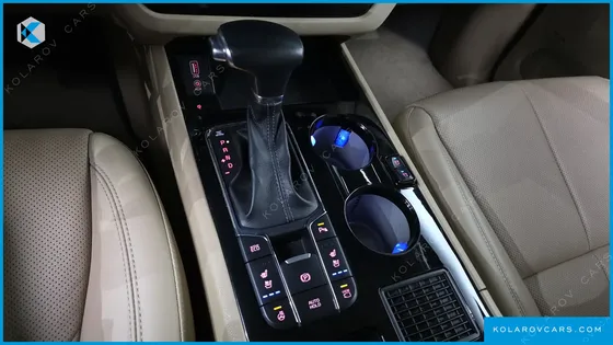 KIA CARNIVAL GASOLINE 9-SEATER HI-LIMOUSINE