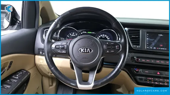 KIA CARNIVAL GASOLINE 9-SEATER HI-LIMOUSINE