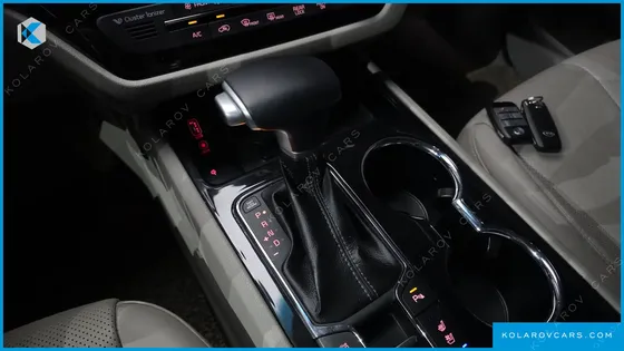 KIA CARNIVAL GASOLINE 7-SEATER LIMOUSINE