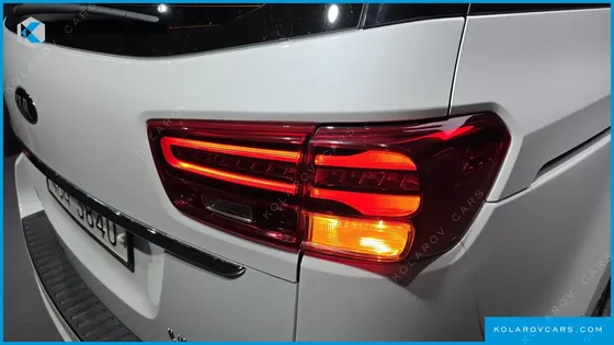 KIA CARNIVAL GASOLINE 7-SEATER LIMOUSINE