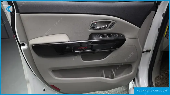 KIA CARNIVAL GASOLINE 7-SEATER LIMOUSINE