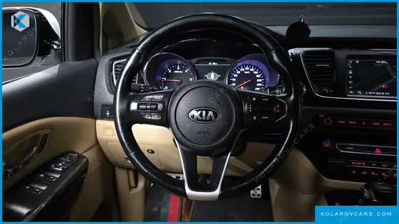 KIA CARNIVAL 9-SEATER HI-LIMOUSINE