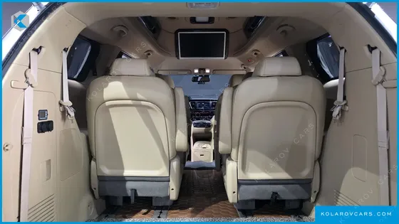 KIA CARNIVAL 9-SEATER HI-LIMOUSINE