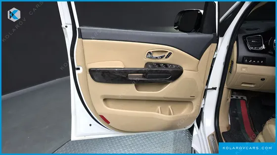 KIA CARNIVAL 9-SEATER HI-LIMOUSINE