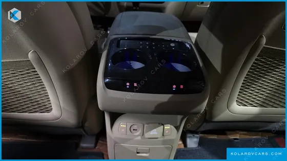 KIA CARNIVAL 9-SEATER HI-LIMOUSINE