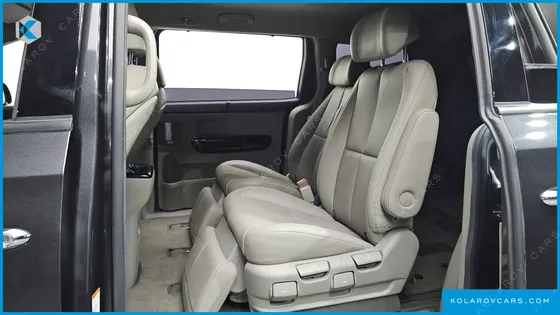 KIA CARNIVAL 7-SEATER LIMOUSINE