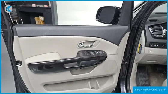 KIA CARNIVAL 7-SEATER LIMOUSINE