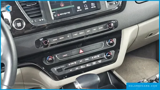 KIA CARNIVAL 7-SEATER LIMOUSINE