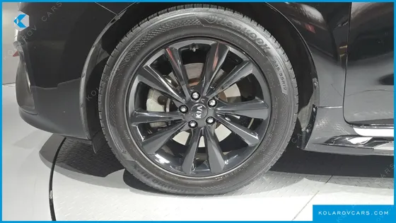 KIA CARNIVAL 9-SEATER NOBLESSE SPECIAL