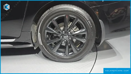KIA CARNIVAL 9-SEATER NOBLESSE SPECIAL