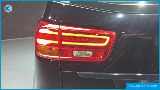 KIA CARNIVAL 9-SEATER NOBLESSE SPECIAL