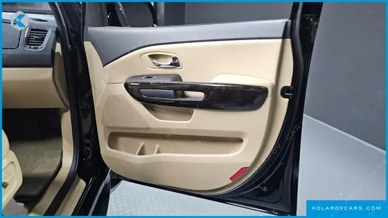 KIA CARNIVAL 9-SEATER NOBLESSE SPECIAL
