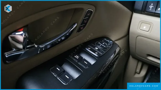 KIA CARNIVAL 9-SEATER NOBLESSE SPECIAL
