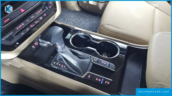 KIA CARNIVAL 9-SEATER HI-LIMOUSINE