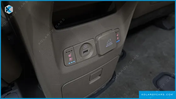 KIA CARNIVAL 9-SEATER NOBLESSE SPECIAL