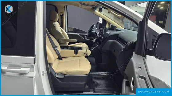 HYUNDAI STARIA TOURER 11-SEATER