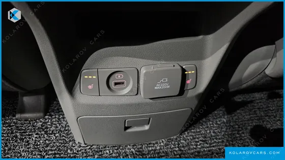 KIA CARNIVAL 9-SEATER NOBLESSE SPECIAL