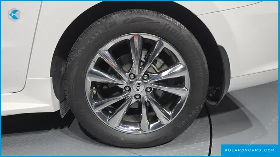 KIA CARNIVAL 9-SEATER NOBLESSE SPECIAL