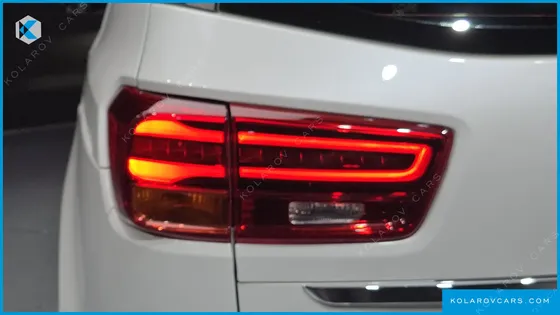 KIA CARNIVAL 9-SEATER NOBLESSE SPECIAL