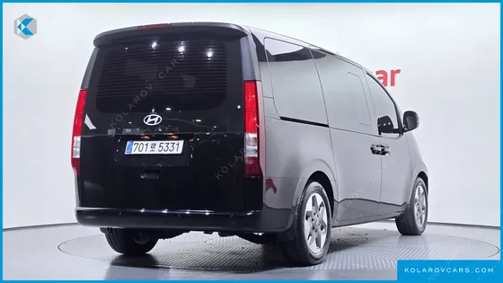 HYUNDAI STARIA TOURER 11-SEATER
