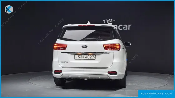 KIA CARNIVAL 9-SEATER LUXURY