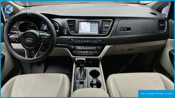 KIA CARNIVAL 9-SEATER LUXURY