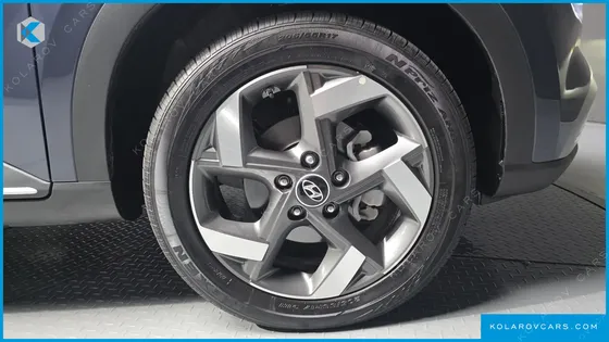 HYUNDAI VENUE 1,6 PREMIUM